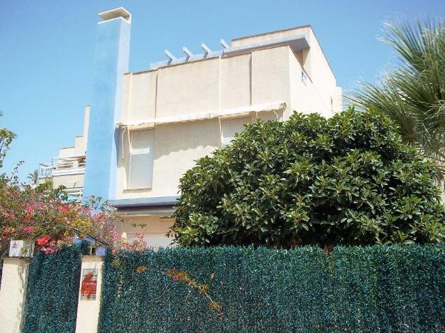 Luxury villa with 4 beds and 3 baths in..
