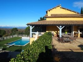 Villa With 3 Accomodations On 2180 M².. - 2