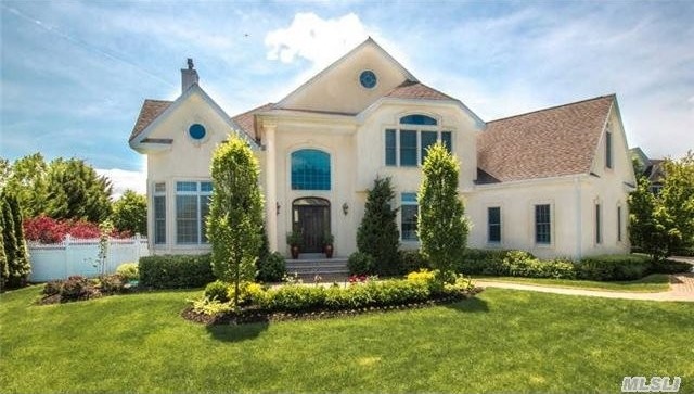 122 Fig Dr Dix Hills, NY 11746