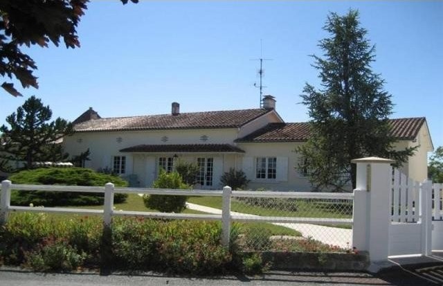 5 bedroom House For Sale: 16390 CHARENTE