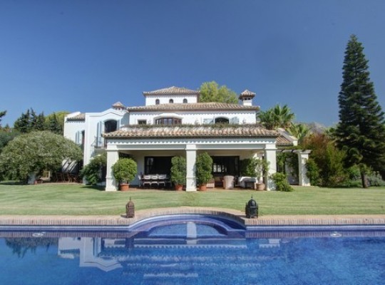 Villa for sale in Puente Romano..