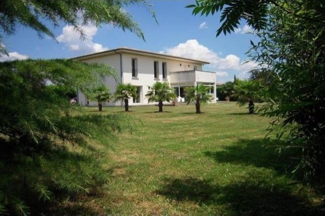 3 bedroom House For Sale: 33000 BORDEAUX