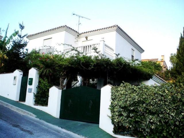Villa - Spacious 3 bedroom, 2 bathroom..