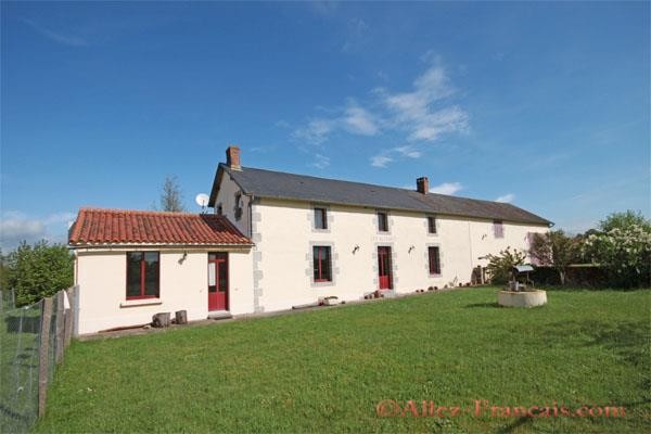 Neuvy-Bouin (79) - For sale: This..
