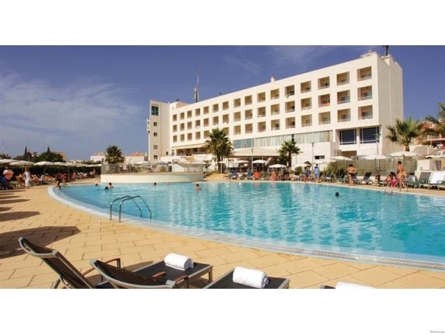 HOTEL WITH 137 ROOMS