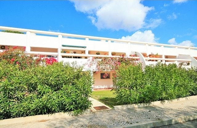1+1 Bedroom Apartment in Vale do Lobo - 2