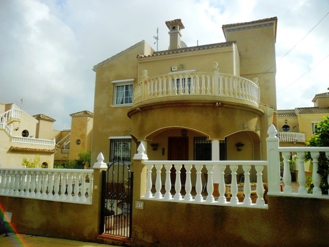 3 bedroom detached in El Galan - 2