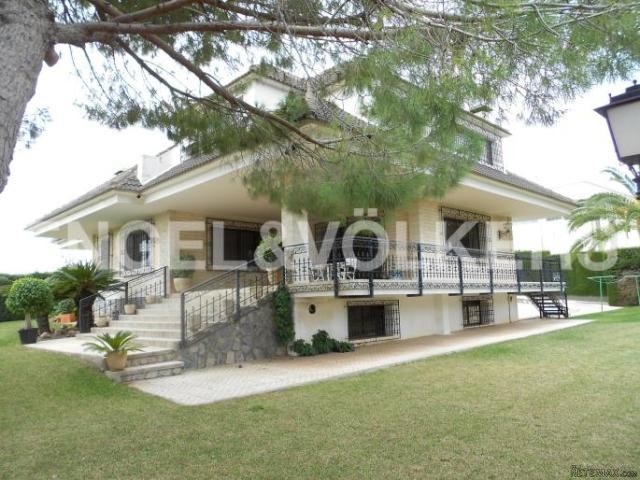 GORGEOUS PROPERTY IN THE MOST EXCLUSIVE..