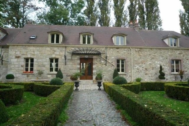 5 bedroom Villa For Sale: 51120 EPERNAY