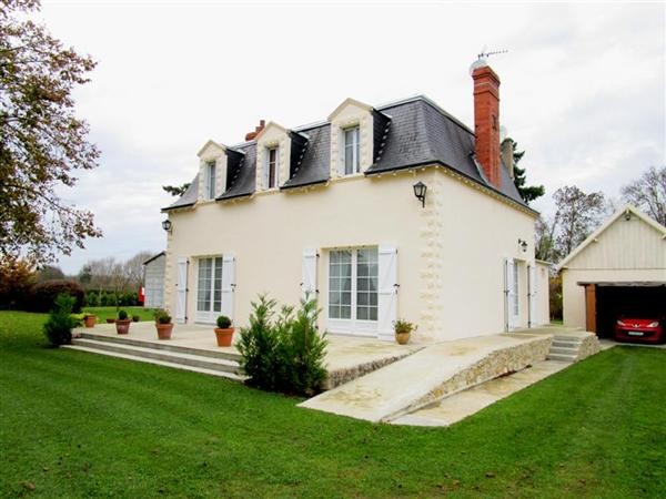 Lovely Riverside Home With Guest Cottage