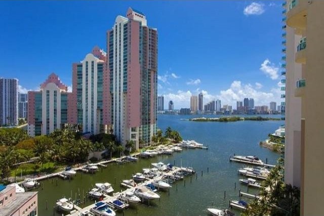 3 bedroom Flat For Sale: 3340 NE 190 ST.. - 2