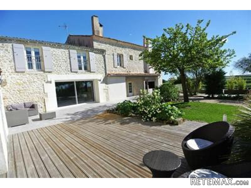 6 Bedrooms - House - Poitou-Charentes..