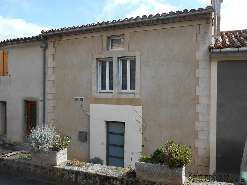 Well Renovated Townhouse With Pretty..