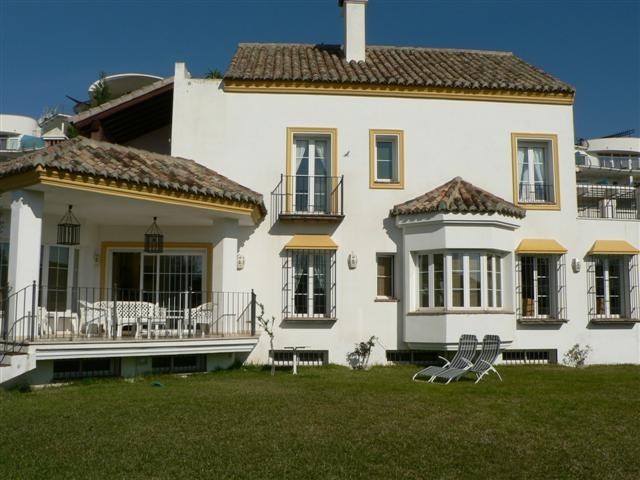 Villa - Ample Villa in BENAMARA, very..