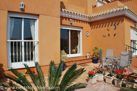 2 bedroom ground floor apartment - Los..