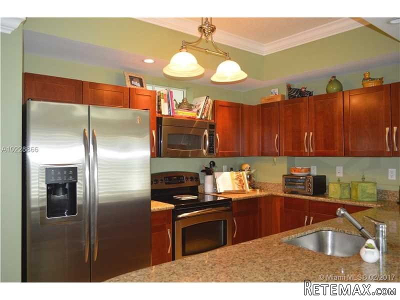 2 bedroom Flat For Sale: 7270 SW 88th.. - 2