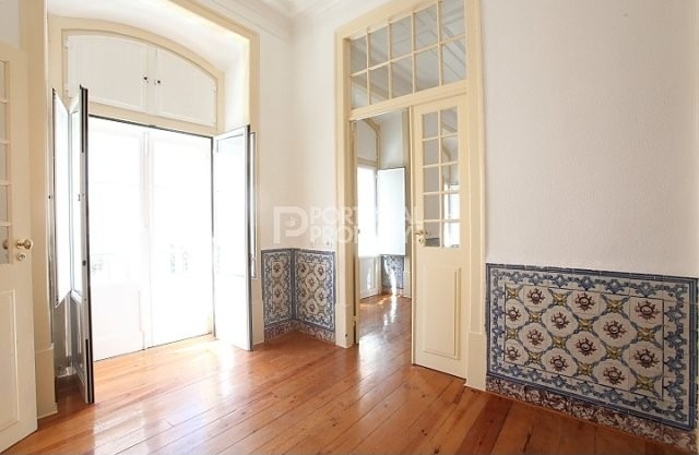 Superb Historical Apartment in Chiado - 2