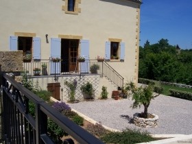 Immaculately Presented 4 Bedroom.. - 2