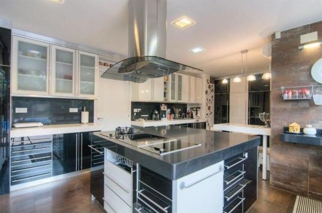 5 bedroom Detached House For Sale:.. - 2