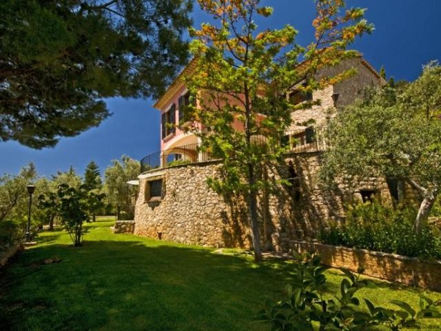 Exclusive and extraordinary villa with..