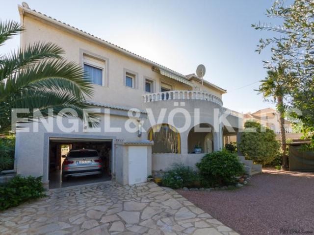 An elegant villa in La Siesta..
