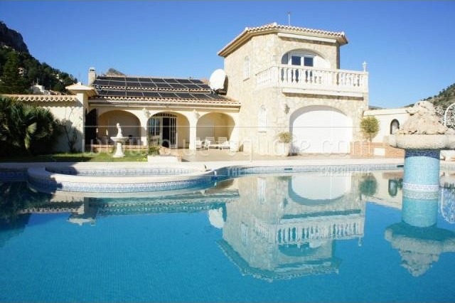 Luxurious villa with spectacular..