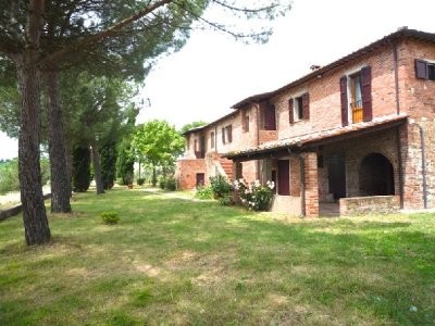 Umbrian Farmhouse With 6 Apartments - 2