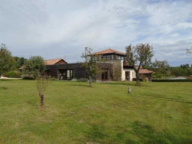5 bedroom House For Sale: 86360 15 MIN..
