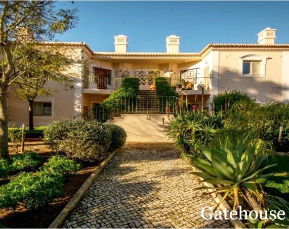 Golf Apartment For Sale In Algarve..