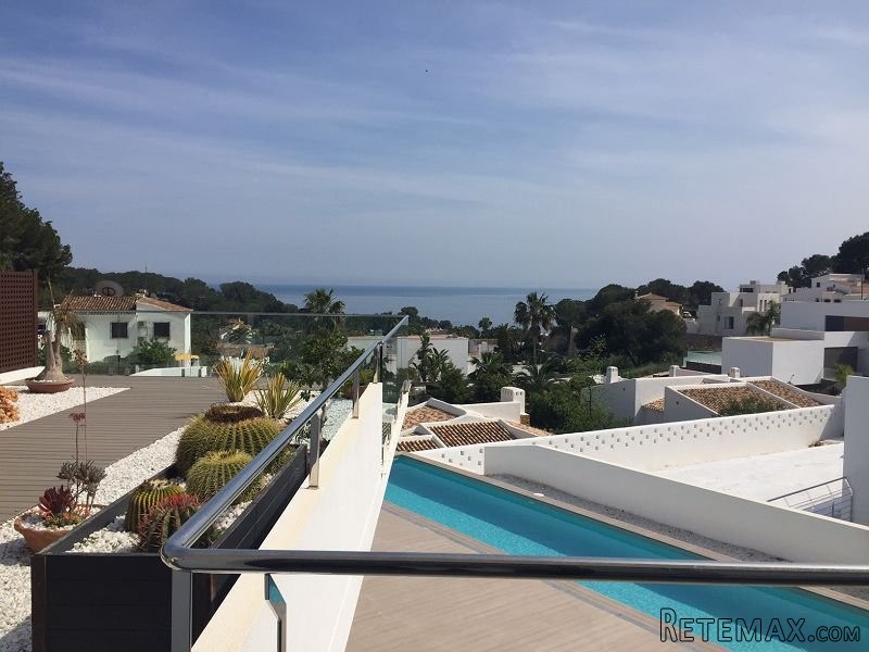 4 Bedrooms - Villa - Alicante - For Sale
