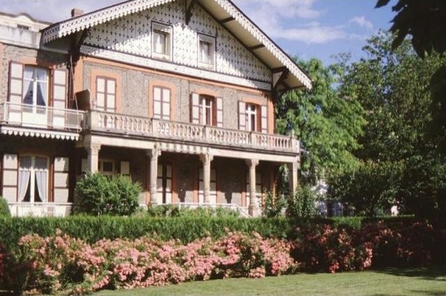 8 bedroom Character For Sale: 03200..