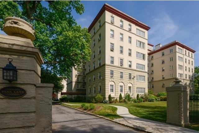 2 bedroom Co-op For Sale: Mount Vernon..