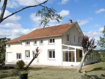 Large 5 Bedroom House With Enclosed..