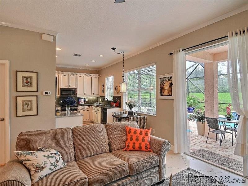 4 bedroom House For Sale: 1939 Grey.. - 2