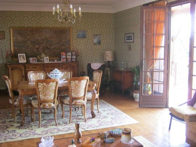 House with basement close to all shops - 2