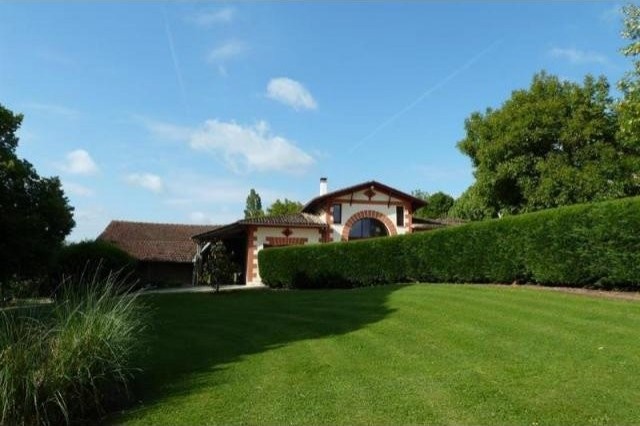 5 bedroom Character For Sale: 33000..