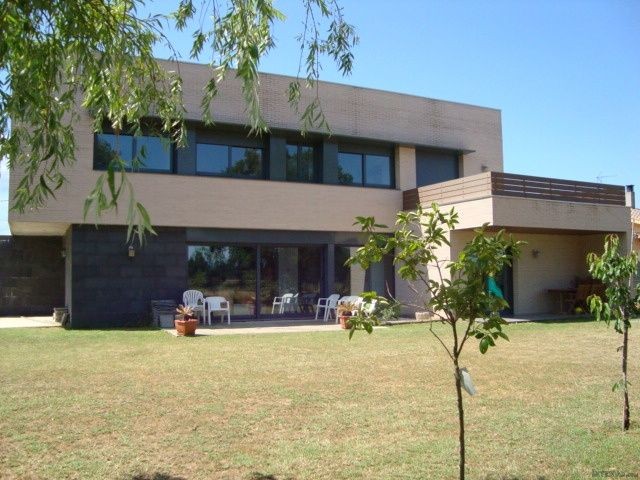 3 Bedrooms - Villa - Girona - For Sale