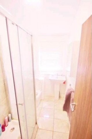 5 Bed Flat/Apartment To Let in London