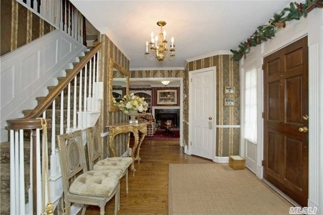 7 North Ct Oyster Bay Cove, NY 11771 - 2