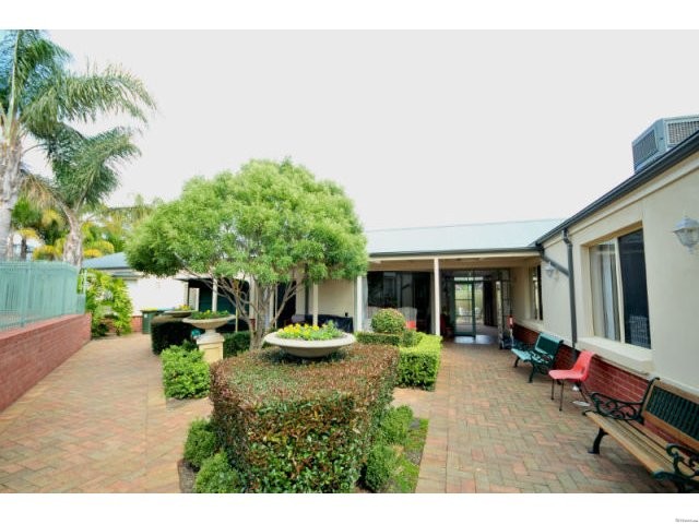 Large apartment in a secure peaceful..