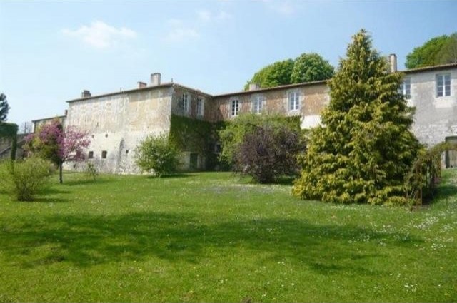 13 bedroom Manor House For Sale: 17000..
