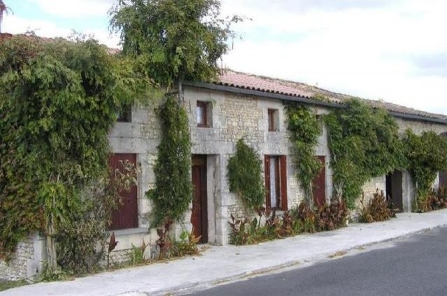 3 bedroom House For Sale: 17210 A 20..