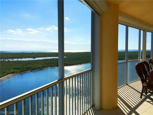 3 bedroom Condominium For Sale: Fort..