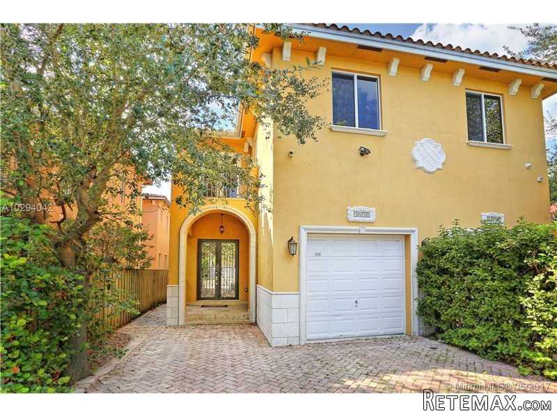 3 bedroom Town House For Sale: 3050..