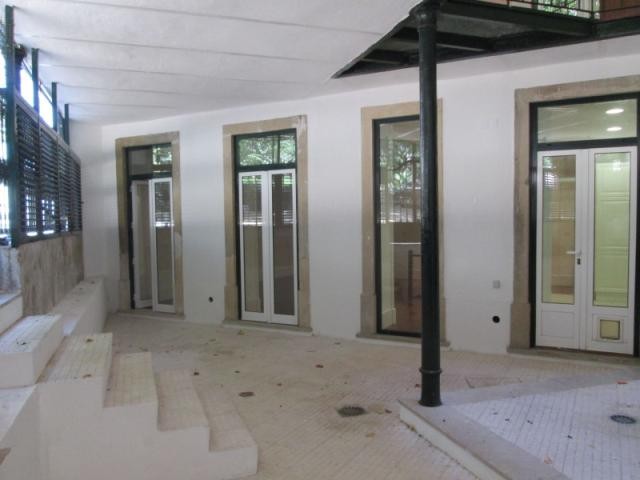 Charming 3 Bedroom Apartment in the..