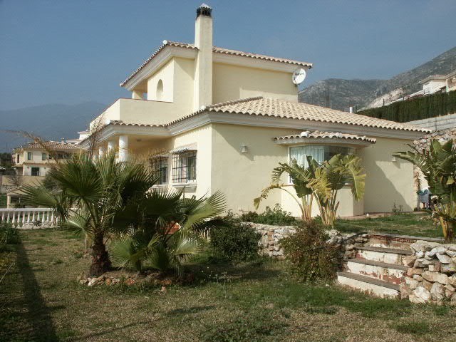 Villa - Very cosy three bedroom, two..