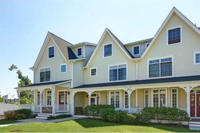 3 bedroom Condominium For Sale: Port..