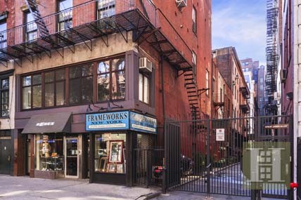 Apartment For Sale: COMMERCIAL COOP AT..