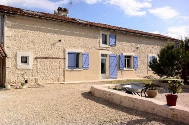 5 bedroom Longere For Sale: 86000 30..