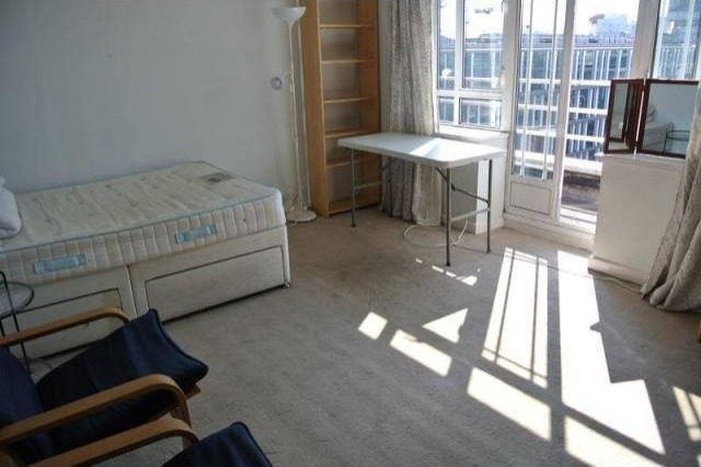 Paramount Court, University Street.. - 2